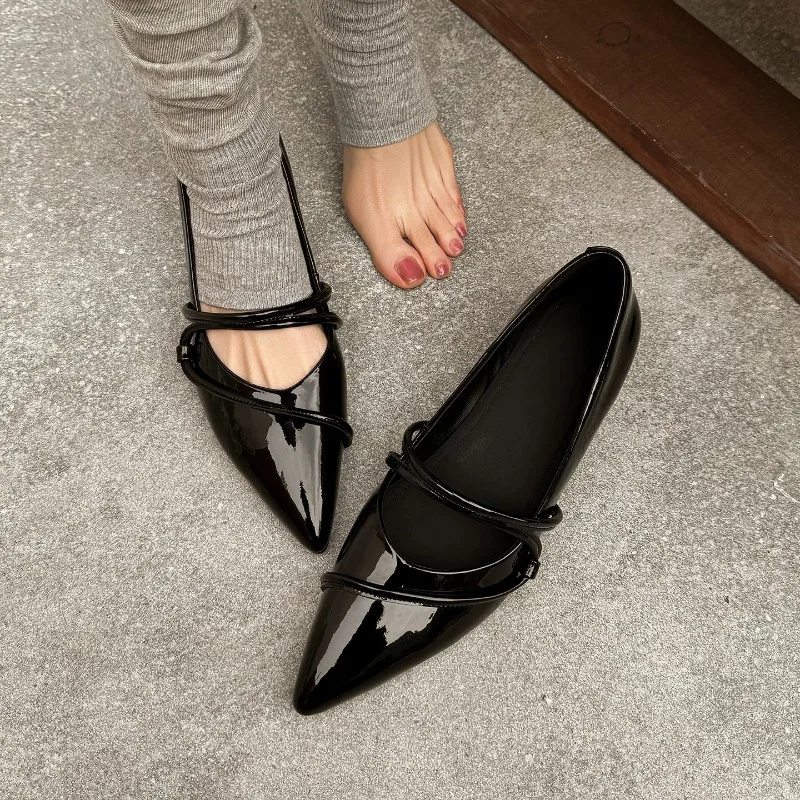 은색 가죽 소재의 여성용 뾰족코 플랫폼 힐, 캐주얼한  - Heels 리뷰 및 가격