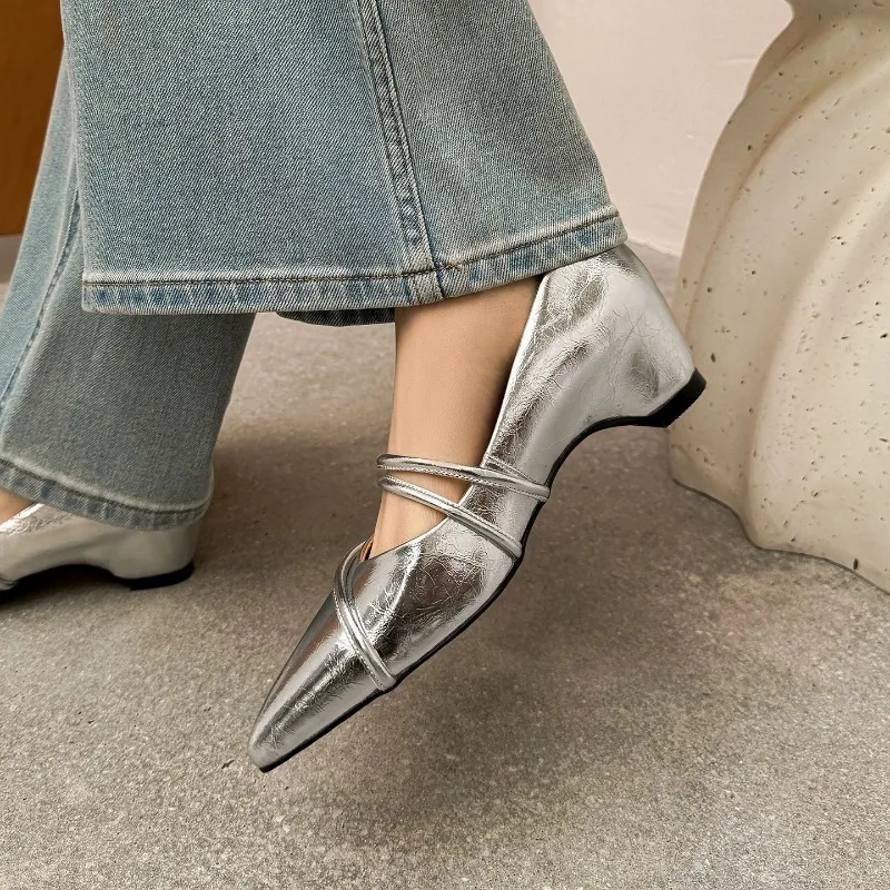 은색 가죽 소재의 여성용 뾰족코 플랫폼 힐, 캐주얼한  - Heels 리뷰 및 가격